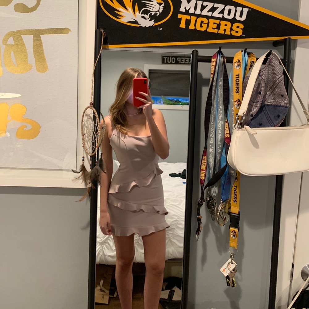Dress perfect for prom or a formal!